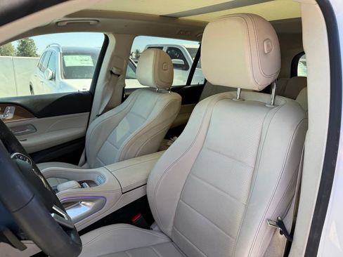 Used 2023 Mercedes-Benz GLS 450 4MATIC image 3
