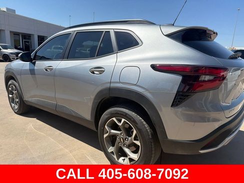 Used 2026 Chevrolet Trax LT w/ LT Convenience Package FWD image 5