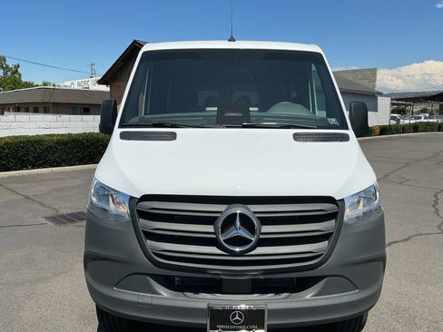 Used 2025 Mercedes-Benz Sprinter 2500 image 3