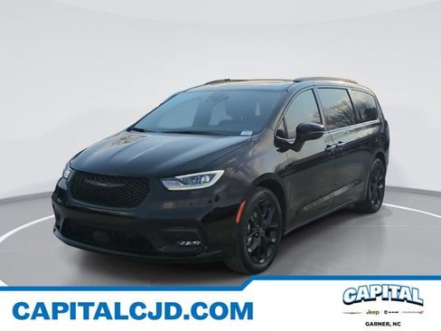 New 2026 Chrysler Pacifica Select w/ S Appearance Package FWD image 1