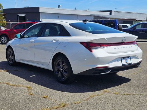Used 2023 Hyundai Elantra SEL w/ Cargo Package FWD image 6
