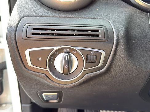 Used 2020 Mercedes-Benz GLC 300 4MATIC image 28