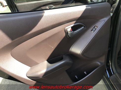 Used 2015 Hyundai Tucson GLS w/ Option Group 02 FWD image 16
