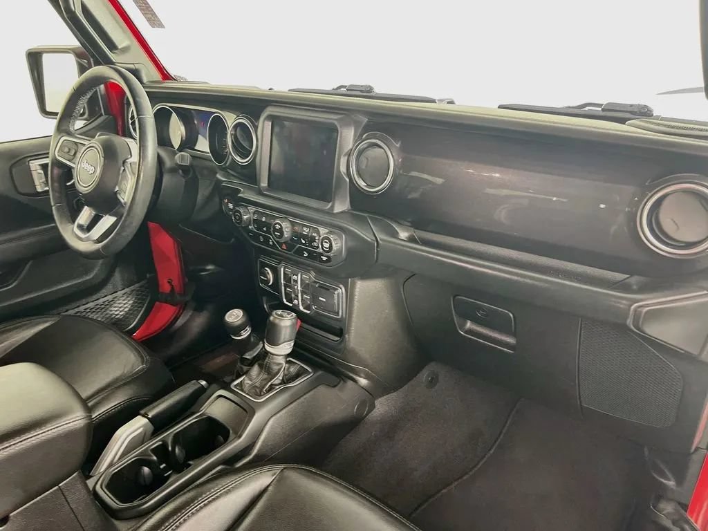 Used 2020 Jeep Wrangler Unlimited Sahara AWD/4WD image 29