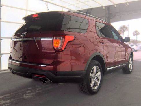Used 2018 Ford Explorer XLT w/ Equipment Group 202A FWD image 4