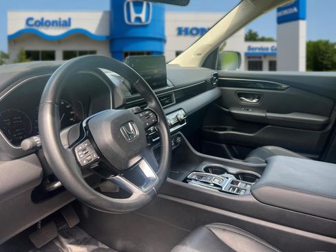 Used 2024 Honda Pilot Touring image 13