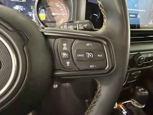 Used 2024 Jeep Wrangler Unlimited AWD/4WD image 15