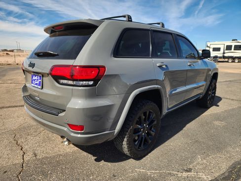 Used 2021 Jeep Grand Cherokee Laredo X AWD/4WD image 5