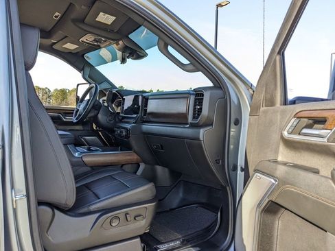 Used 2024 Chevrolet Silverado 2500 High Country w/ Technology Package image 50