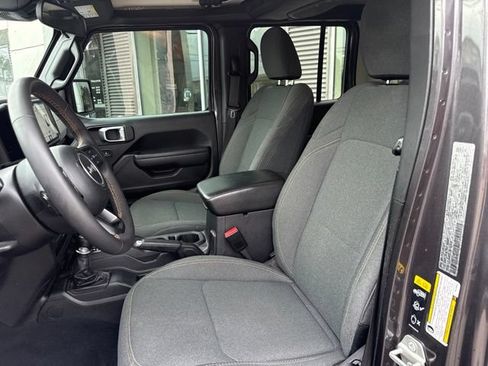 Used 2024 Jeep Wrangler Unlimited Sport AWD/4WD image 11