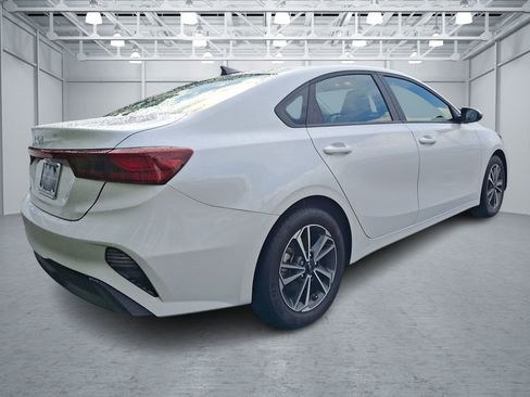 Used 2023 Kia Forte LXS w/ LXS Technology Package FWD image 11