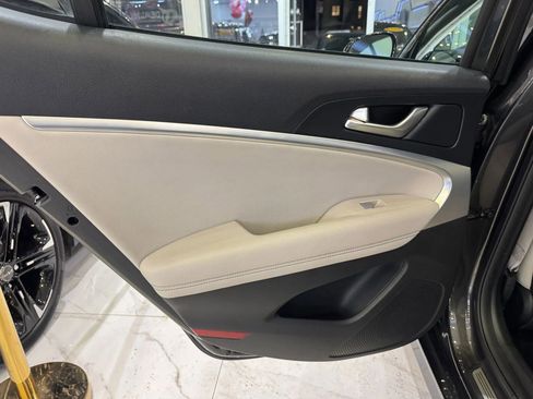 Used 2023 Genesis G70 2.0T image 23