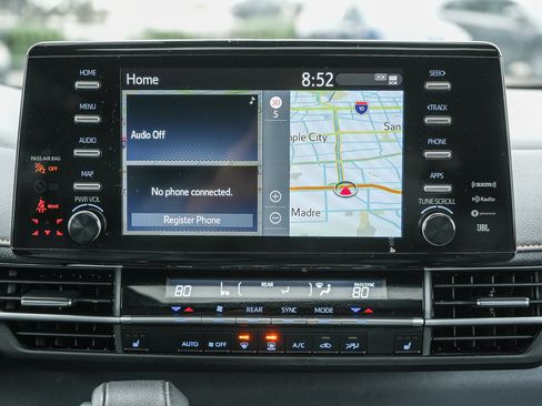 Used 2023 Toyota Sienna XLE Woodland Edition image 14