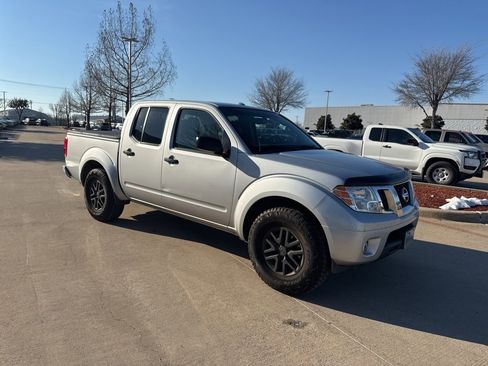 Used 2014 Nissan Frontier SV w/ SV Value Truck Package image 8