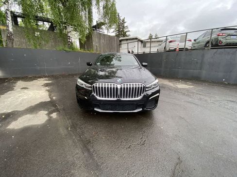 Used 2020 BMW 740i w/ M Sport Package RWD image 9