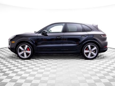 Used 2024 Porsche Cayenne S image 2