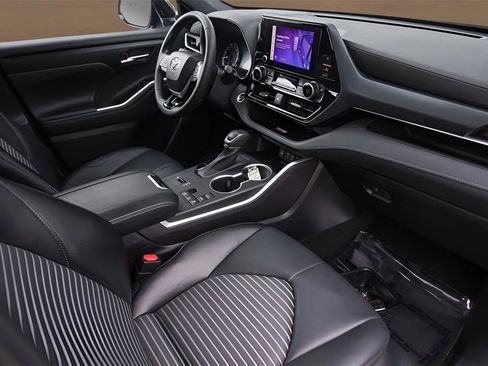 Used 2023 Toyota Highlander XSE image 31