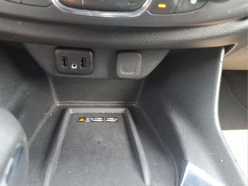 Used 2023 Chevrolet Traverse LT FWD image 26