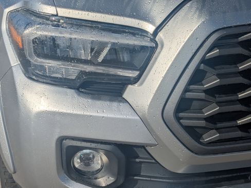 Used 2021 Toyota Tacoma TRD Sport w/ Technology Package image 10