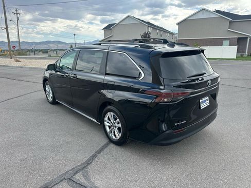 Used 2025 Toyota Sienna XLE w/ XLE Plus Package AWD/4WD image 12