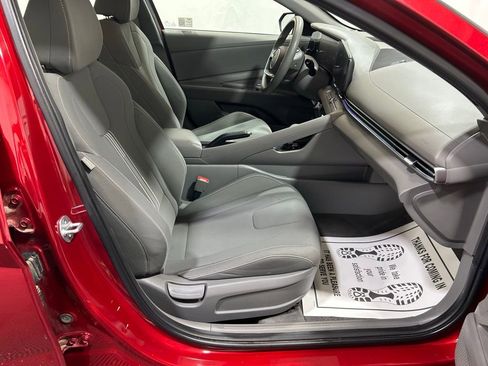 Used 2024 Hyundai Elantra SEL image 12