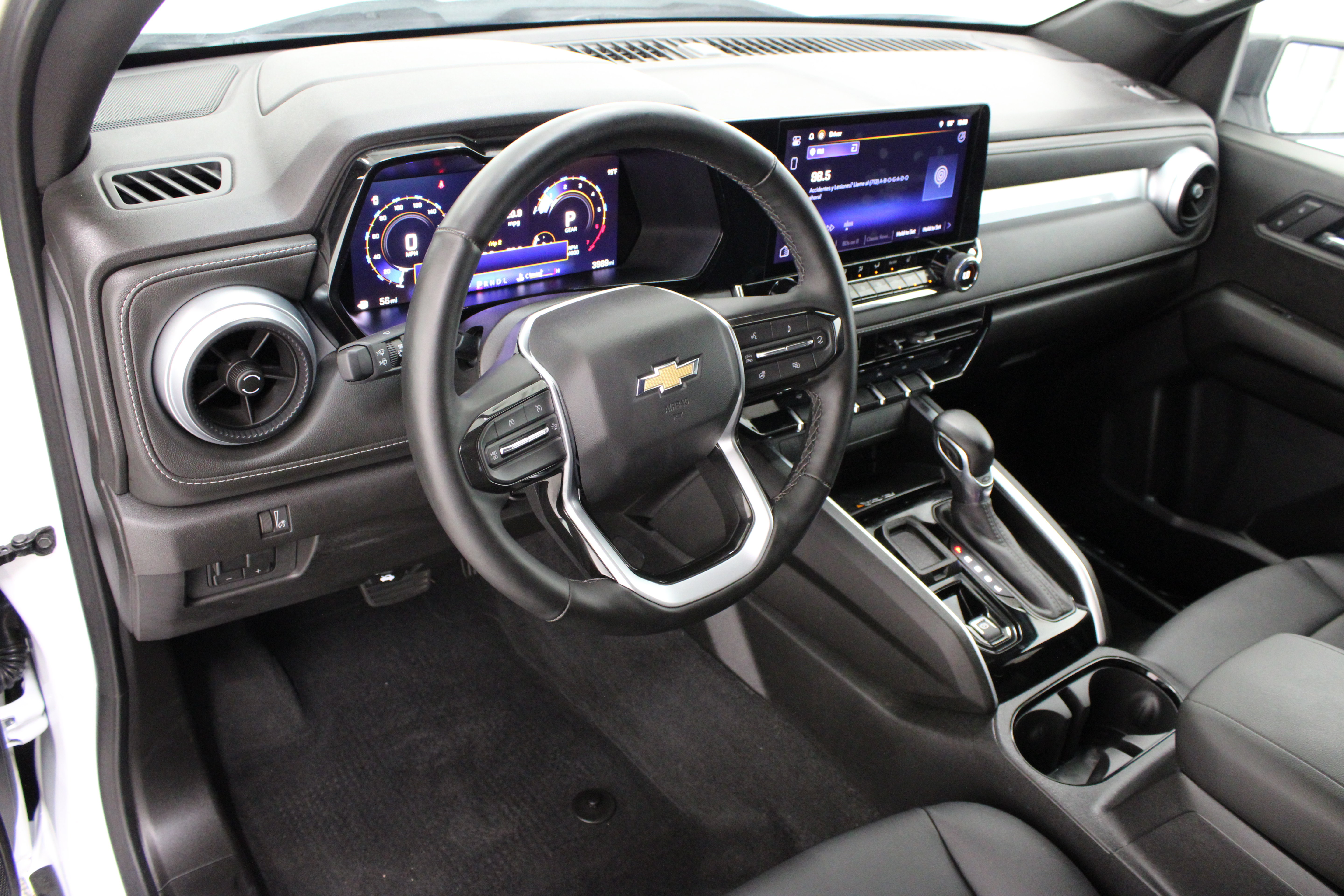 Used 2026 Chevrolet Colorado LT w/ LT Convenience Package RWD image 12