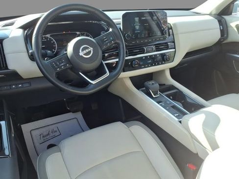 Used 2025 Nissan Pathfinder SL image 6