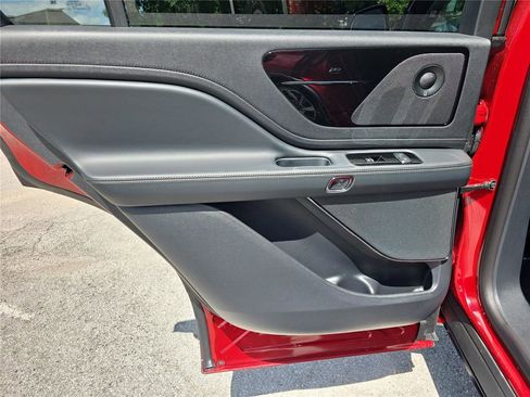 New 2026 Lincoln Aviator AWD image 9