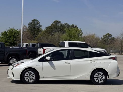 Used 2017 Toyota Prius Four w/ Advanced Technology Package image 3