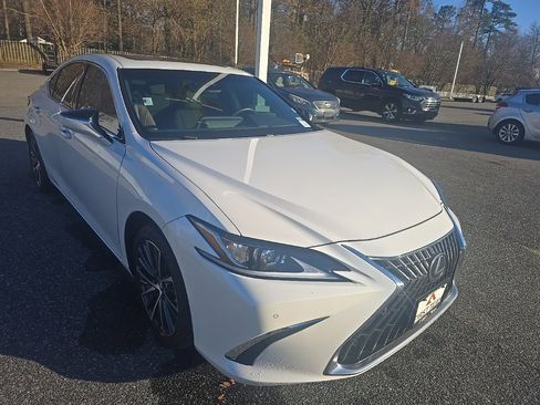Used 2023 Lexus ES 350 w/ Premium Package image 3