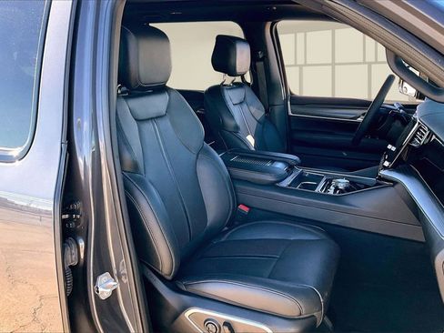 Used 2023 Jeep Wagoneer Series III w/ Premium Group I image 7