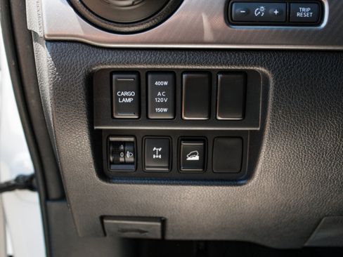 Used 2021 Nissan Titan PRO-4X w/ Pro-4x Convenience Package AWD/4WD image 14