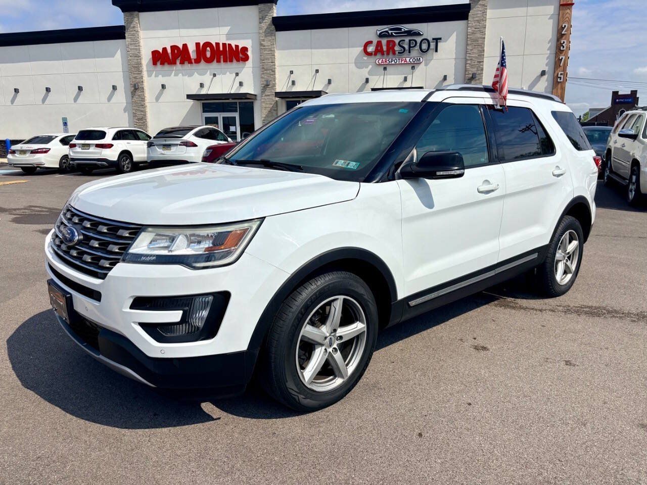 Used 2016 Ford Explorer XLT w/ Equipment Group 202A AWD/4WD image 2