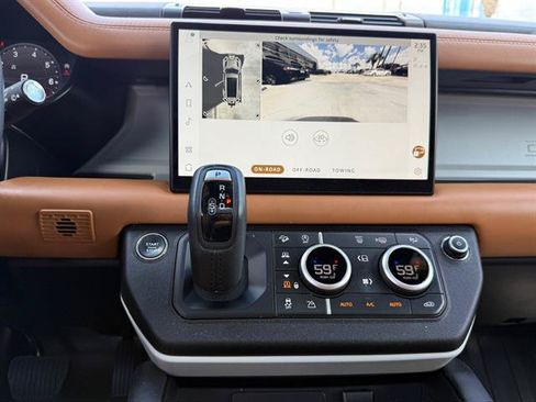 Used 2024 Land Rover Defender 130 X-Dynamic SE AWD/4WD image 13