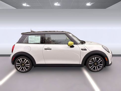 Certified 2024 MINI Cooper SE image 8