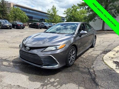 Used 2022 Toyota Camry XLE FWD image 1