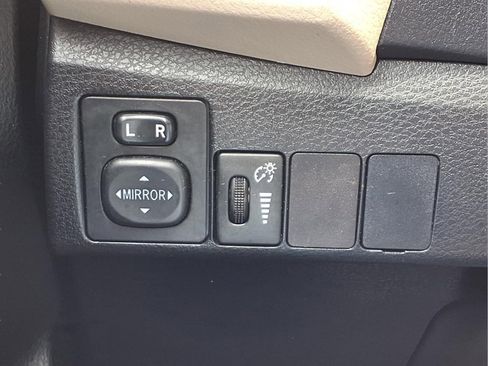 Used 2015 Toyota Corolla LE FWD image 24