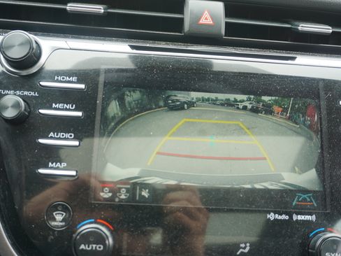Used 2020 Toyota Camry XSE FWD image 13
