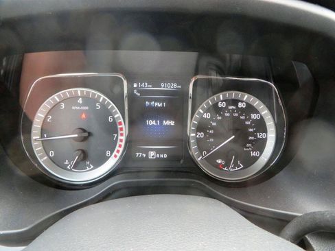 Used 2018 Nissan Titan SV w/ SV Convenience Package RWD image 14