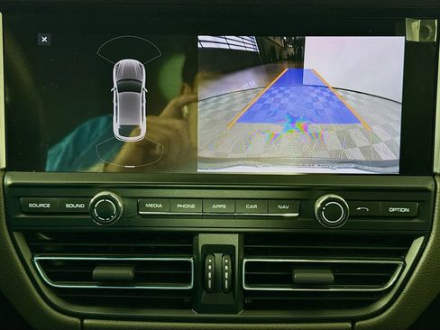 Used 2020 Porsche Macan image 14