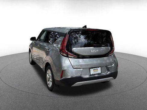 Used 2025 Kia Soul LX w/ LX Technology Package FWD image 5