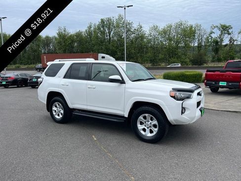 Used 2014 Toyota 4Runner SR5 AWD/4WD image 3