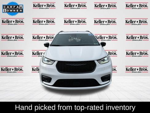 Used 2024 Chrysler Pacifica Limited w/ S Appearance Package image 2