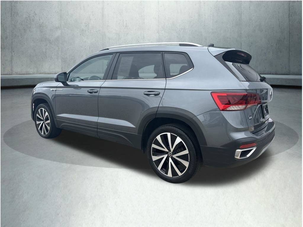 Used 2024 Volkswagen Taos SE FWD image 3