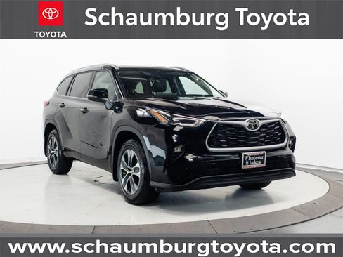 Used 2023 Toyota Highlander XLE AWD/4WD image 1