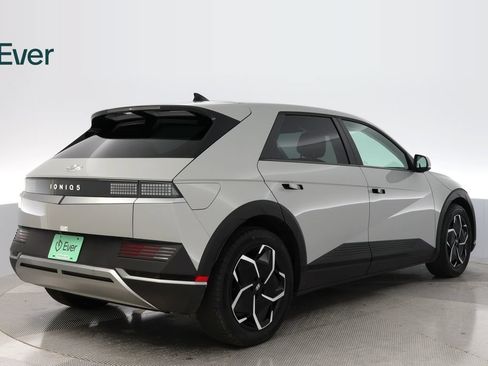Used 2024 Hyundai Ioniq 5 SEL RWD image 3