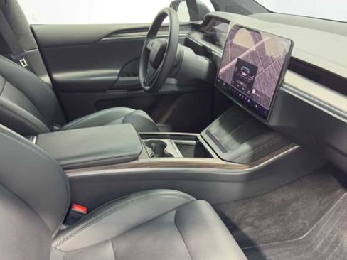 Used 2024 Tesla Model X image 17