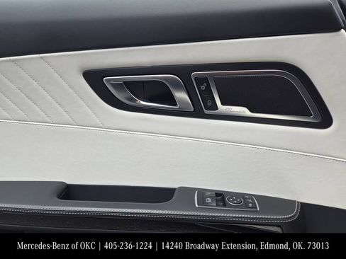 Used 2018 Mercedes-Benz AMG GT Roadster image 17