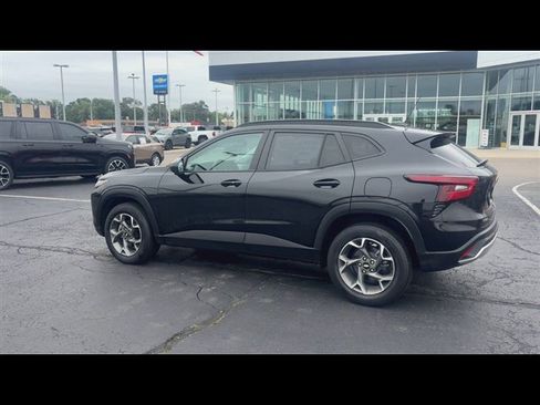 Certified 2024 Chevrolet Trax LT w/ Driver Confidence Package FWD image 6