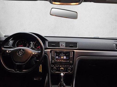 Used 2017 Volkswagen Passat 1.8T R-Line FWD image 16